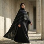 عبايه غريد 🖤✨  (( عبايه وتحتها بيزك مفتوحه نظام طولي او شال ))